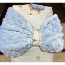 Плед зі зʼємним утепленням та бантом -резинкою Ведмедик на хмаринці Блакитний /Блакитний плюш пупиришка 90/80